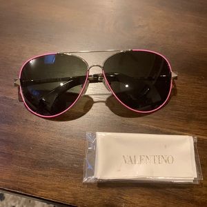 Valentino V117S sunglasses